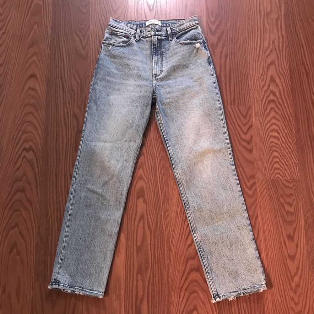 Abercrombie & Fitch The 90’s Straight Ultra High Rise Jeans